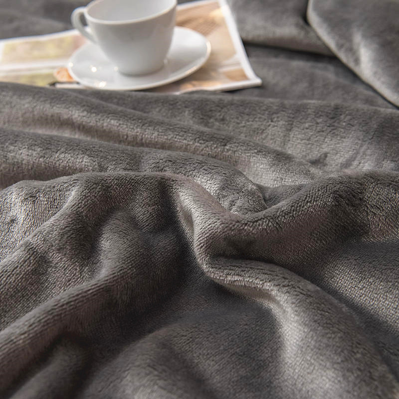 Dyed Plain Polyester Blanket