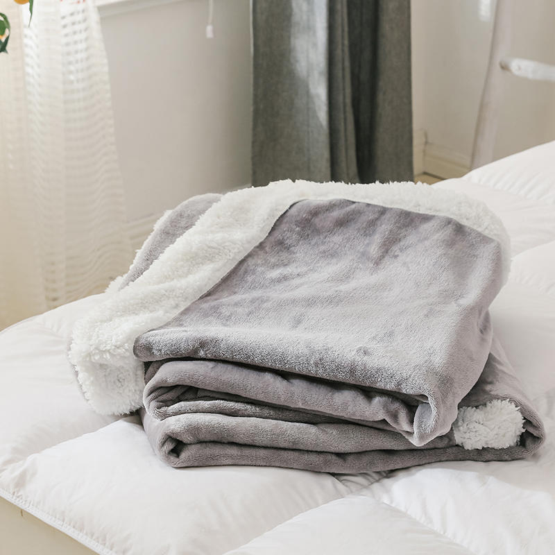 Gray&White Hotel Blanket Cozy