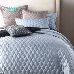 cubierta de colcha ligera toda la temporada