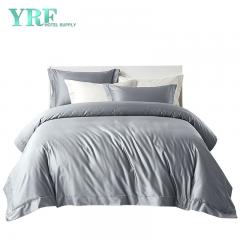 Ropa de cama gris del hotel
