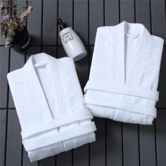 Albornoz de lujo para mujer en un spa de hotel turco