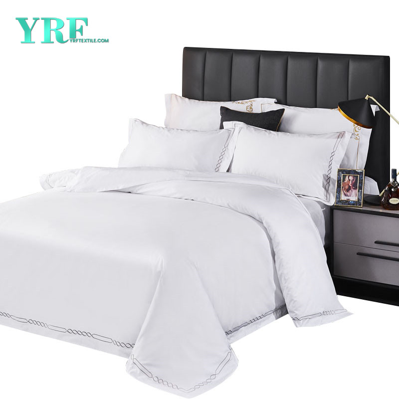 ¿Por qué la ropa de cama del hotel es blanca o de colores claros?