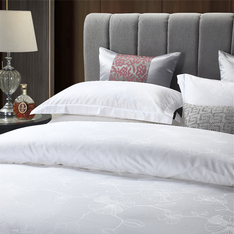 ¿Qué precauciones se deben tener al lavar tejidos de viscosa en la ropa de hotel?